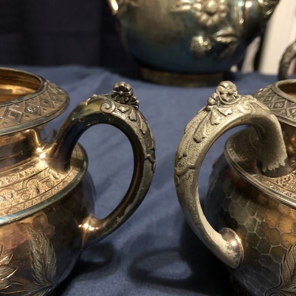 Middletown Plate, Quadruple Silver Plated Tea Set - Picture 11 of 16